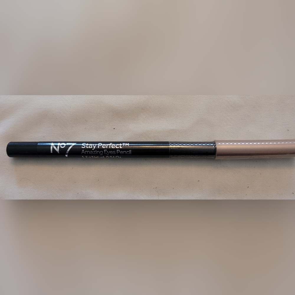 No 7 Bronze Stay Perfect Eye Liner